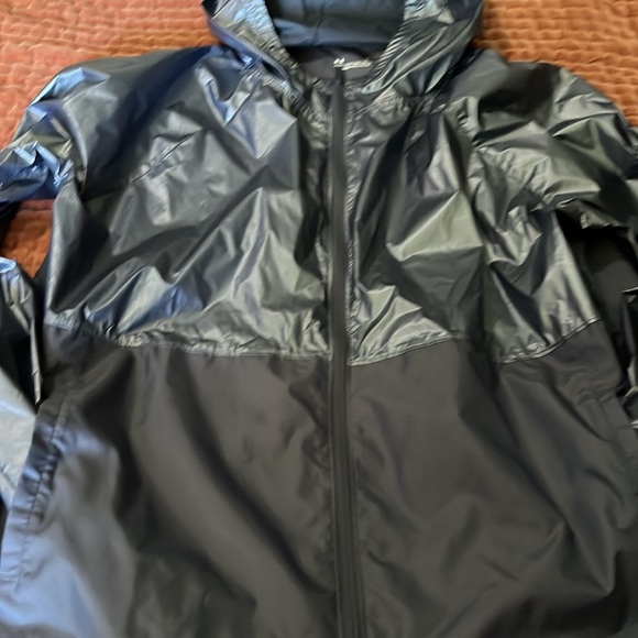 Under Amour Shell Jacket - Picture 2 of 9